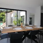 La Madrague-villa/piscine Vue Mer/clim/wifi * Hyères