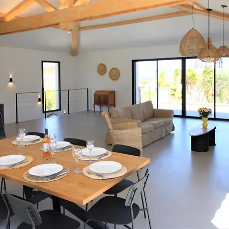 La Madrague-villa/piscine Vue Mer/clim/wifi * Hyeres