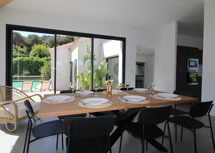 La Madrague-villa/piscine Vue Mer/clim/wifi * Hyères