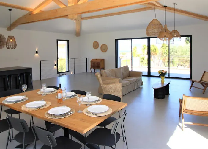 La Madrague-villa/piscine Vue Mer/clim/wifi * Hyères