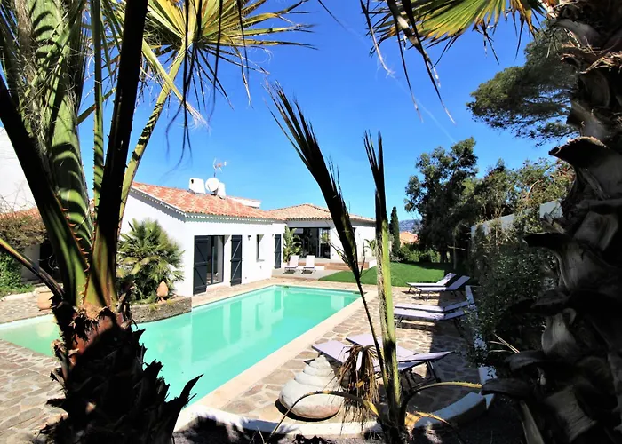 La Madrague-villa/piscine Vue Mer/clim/wifi * Hyères