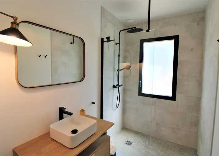 La Madrague-villa/piscine Vue Mer/clim/wifi * Hyères